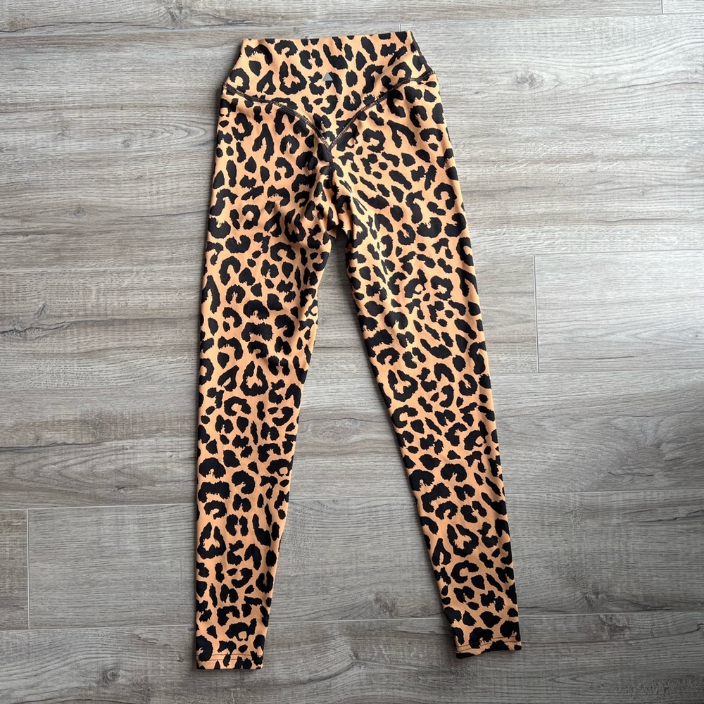 Balance athletica / vitality king cheetah ascend leggings xs